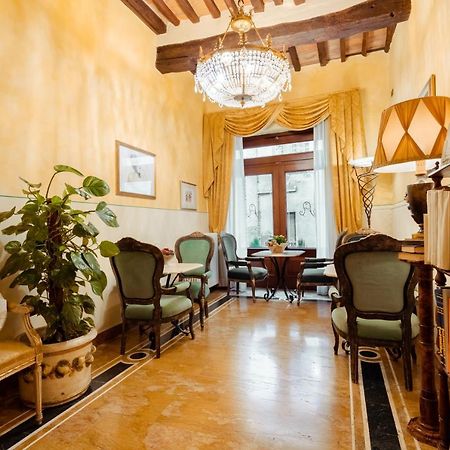 Hotel Palazzo Alexander Lucca Bagian luar foto