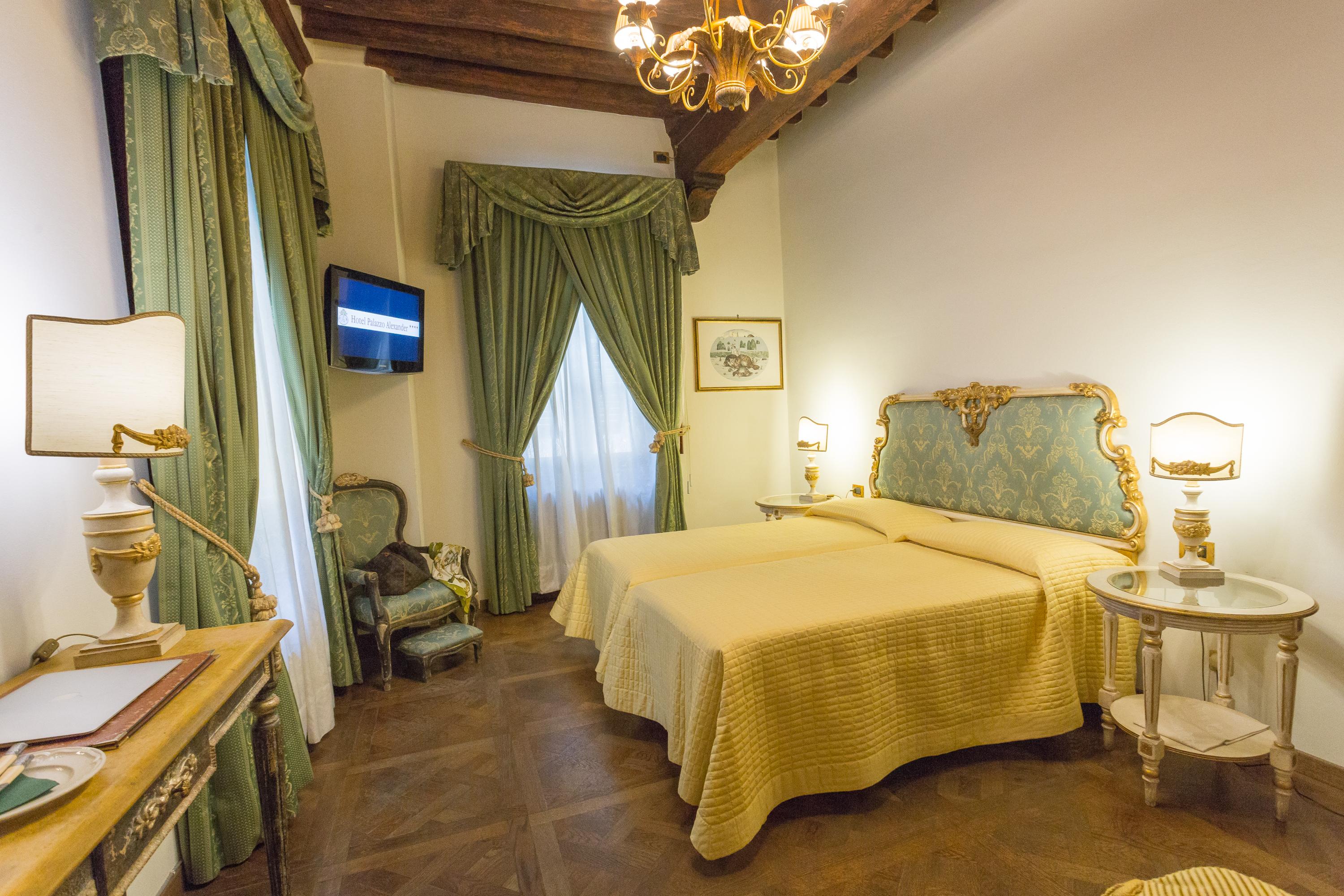 Hotel Palazzo Alexander Lucca Bagian luar foto