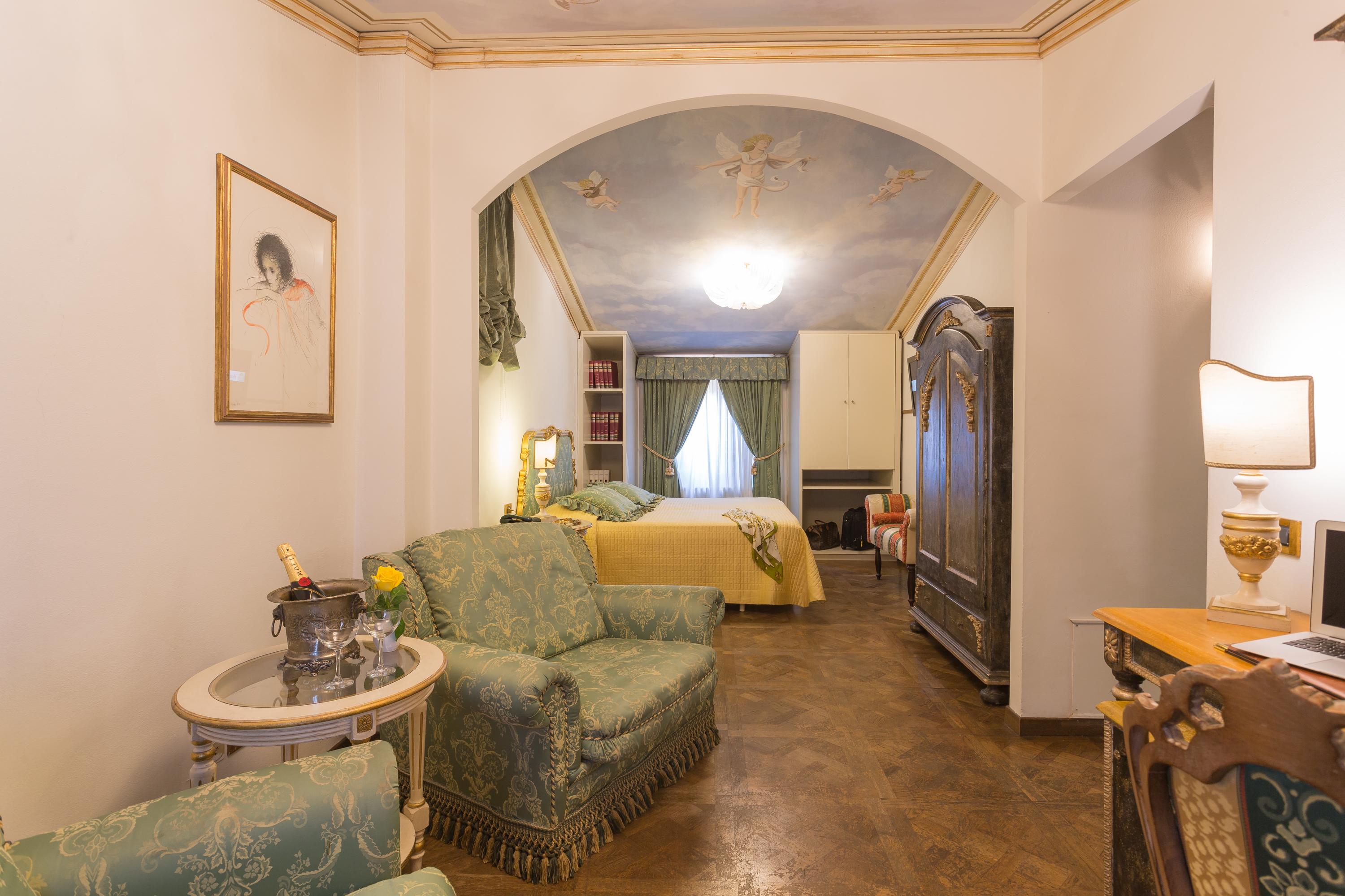 Hotel Palazzo Alexander Lucca Bagian luar foto