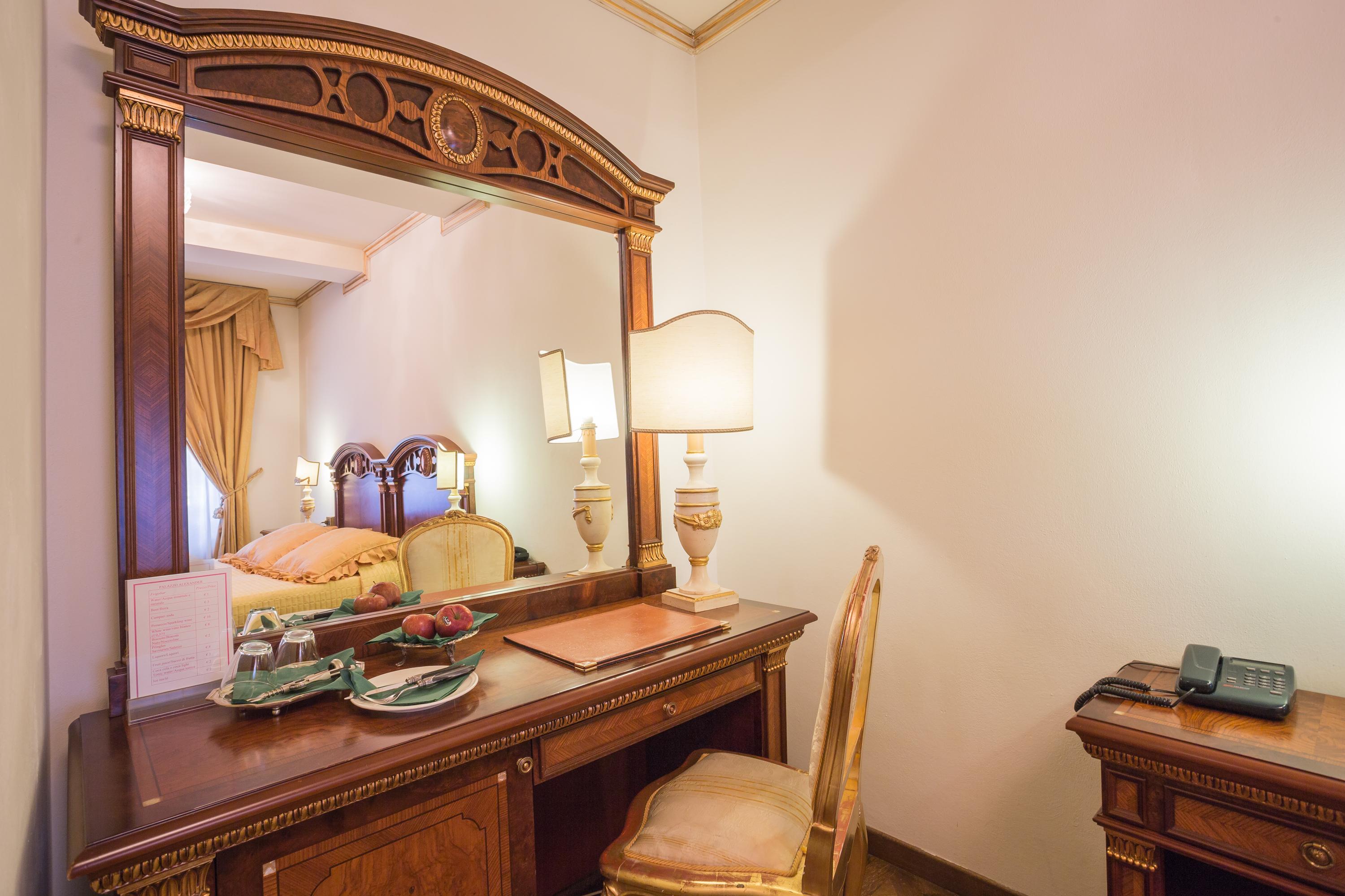 Hotel Palazzo Alexander Lucca Bagian luar foto