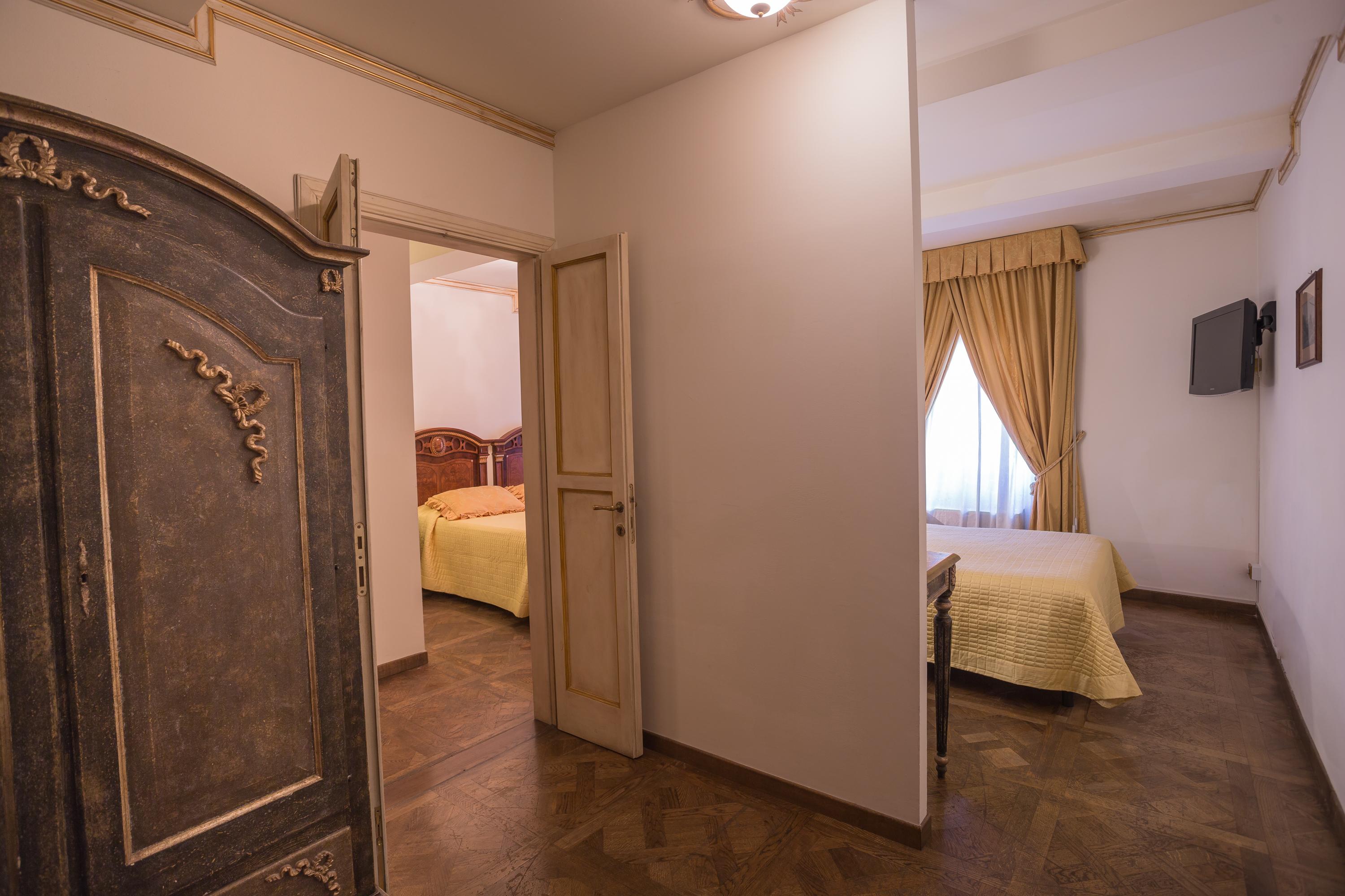 Hotel Palazzo Alexander Lucca Bagian luar foto
