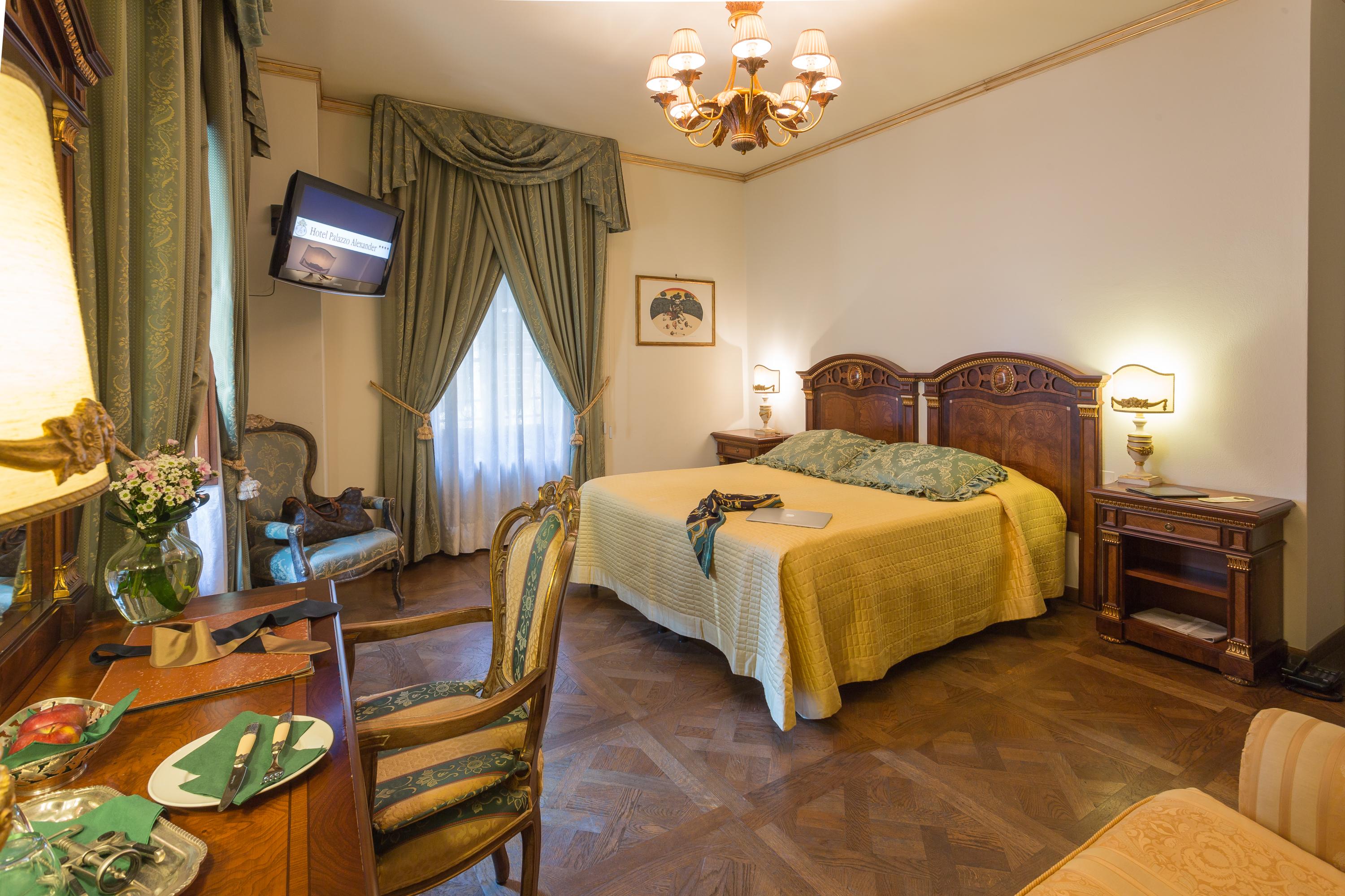Hotel Palazzo Alexander Lucca Bagian luar foto