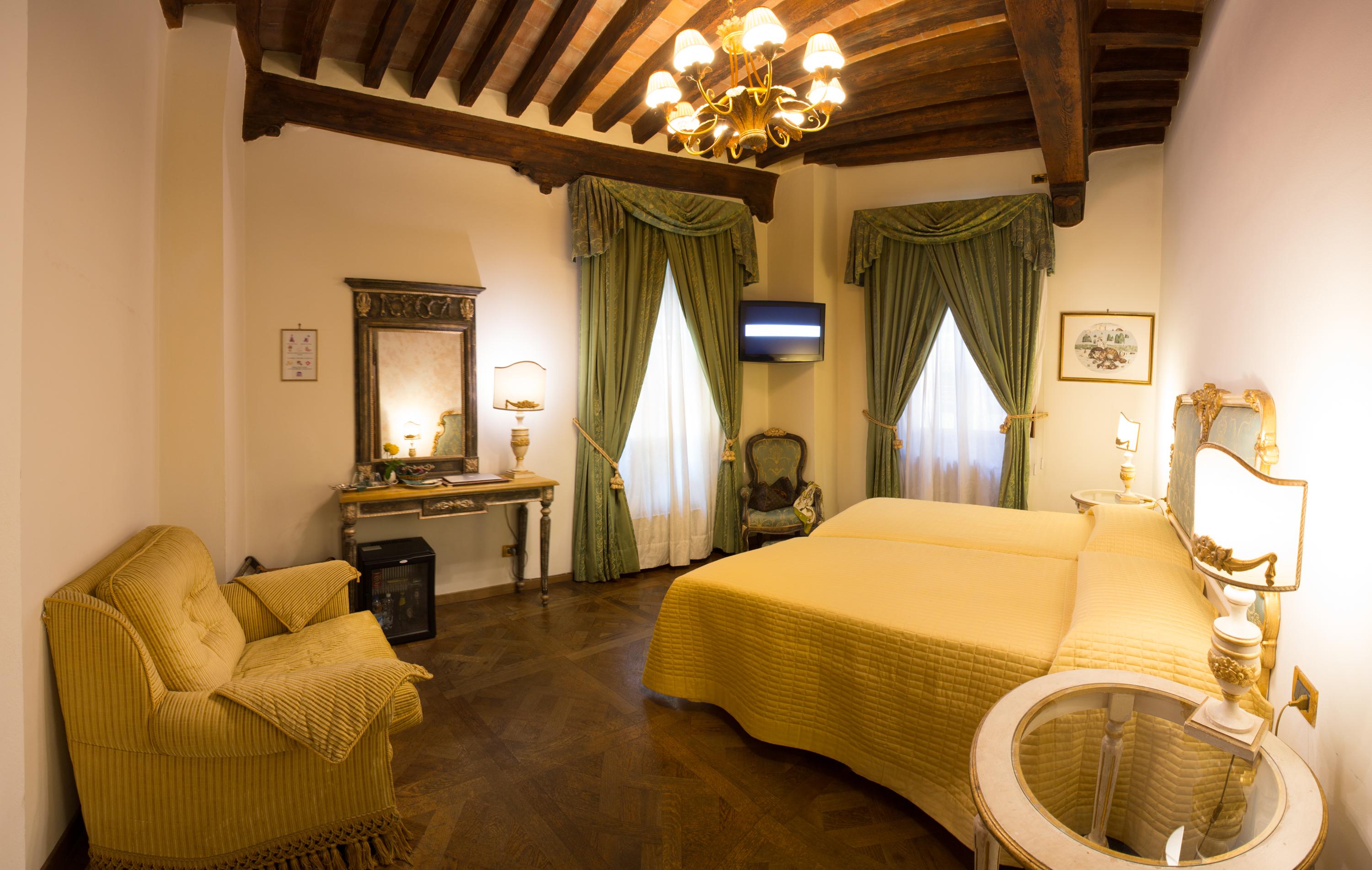 Hotel Palazzo Alexander Lucca Bagian luar foto