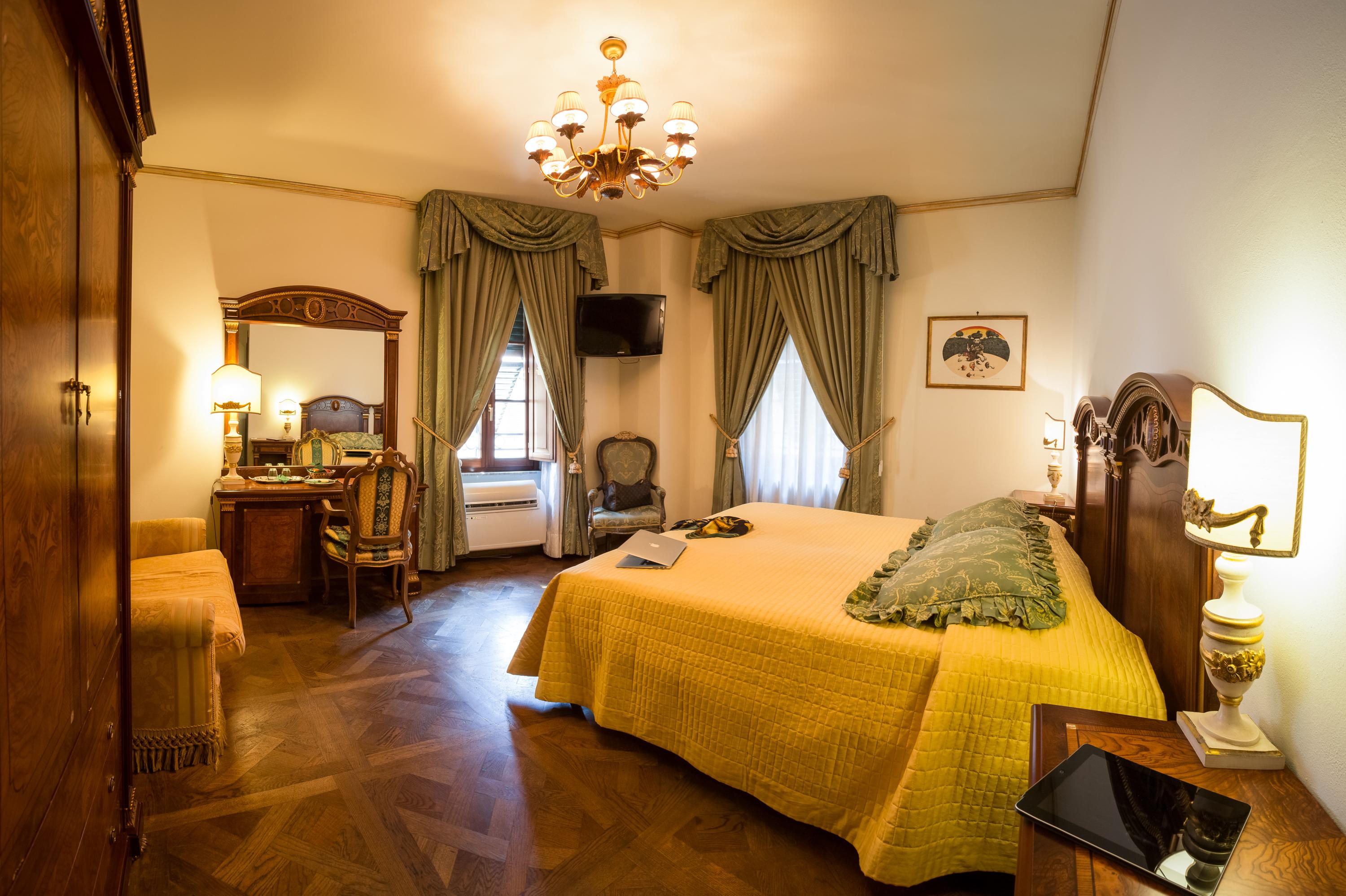Hotel Palazzo Alexander Lucca Bagian luar foto