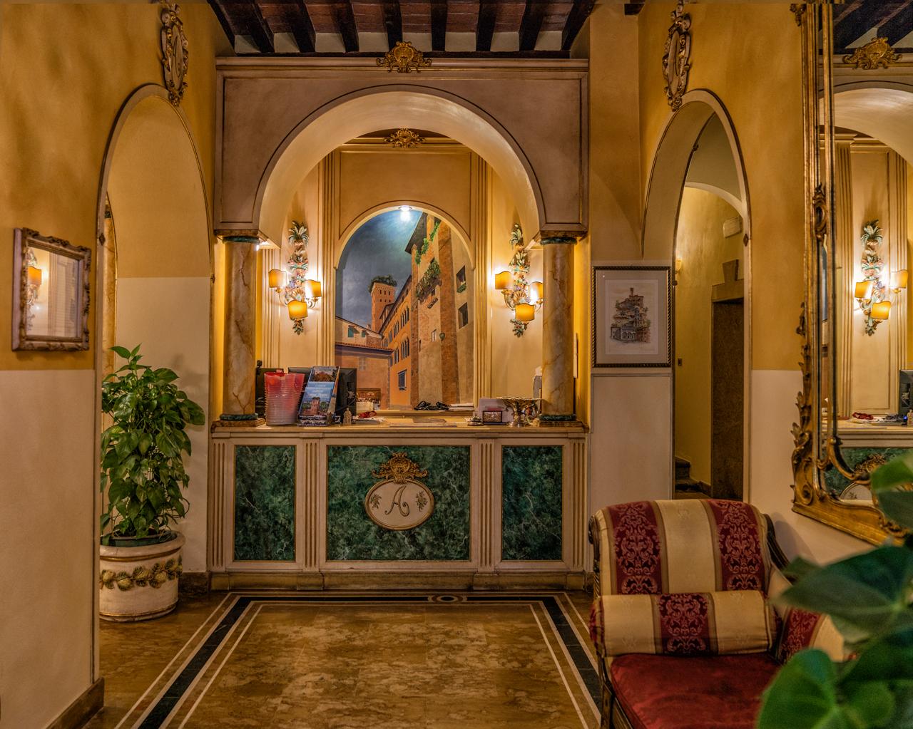 Hotel Palazzo Alexander Lucca Bagian luar foto