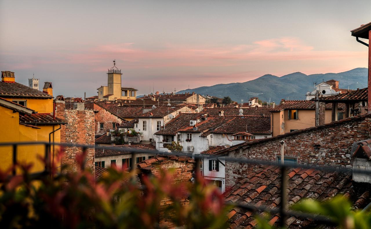 Hotel Palazzo Alexander Lucca Bagian luar foto