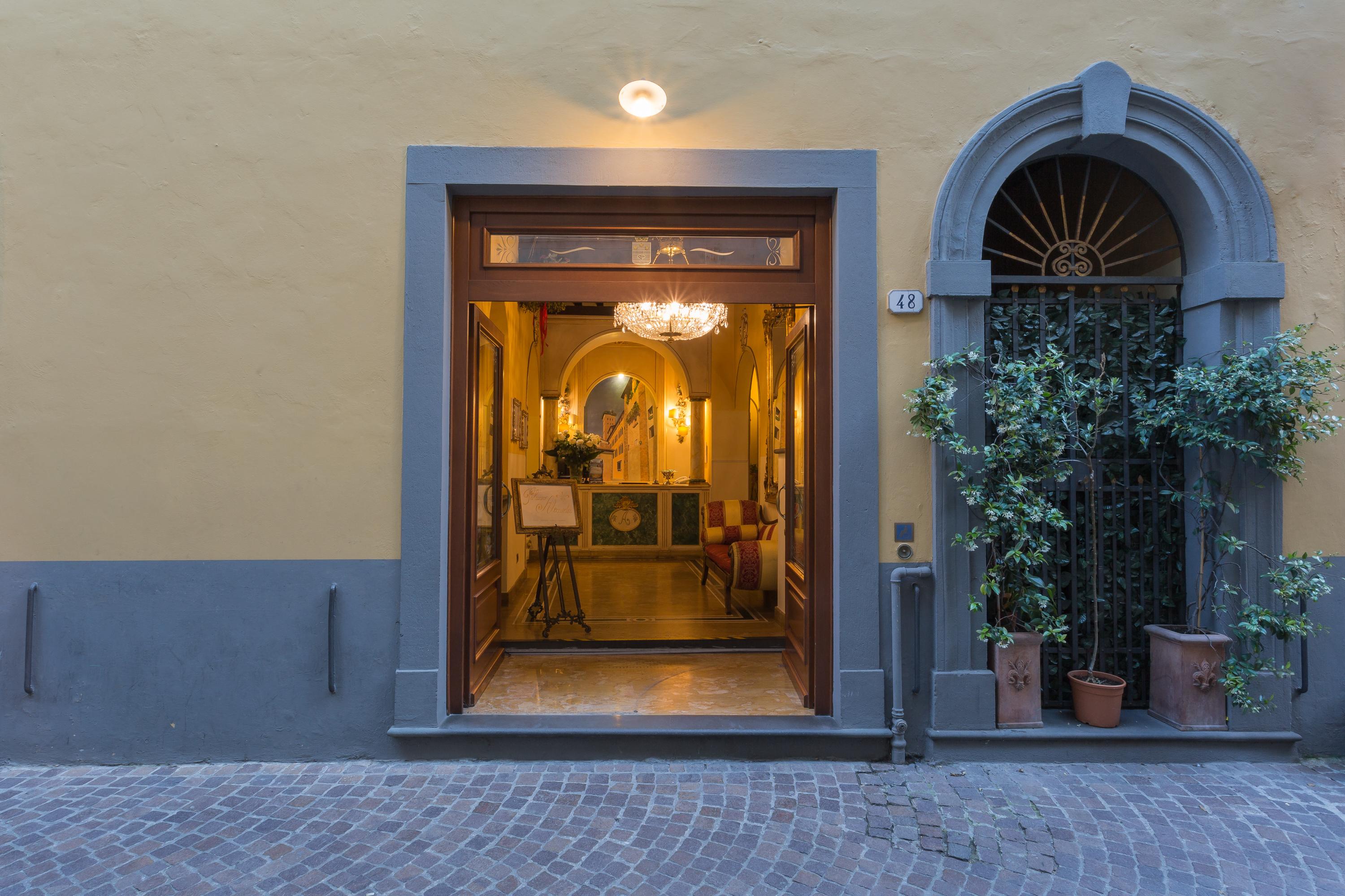 Hotel Palazzo Alexander Lucca Bagian luar foto