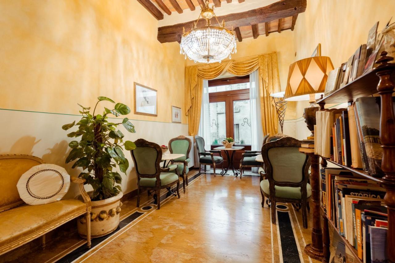 Hotel Palazzo Alexander Lucca Bagian luar foto