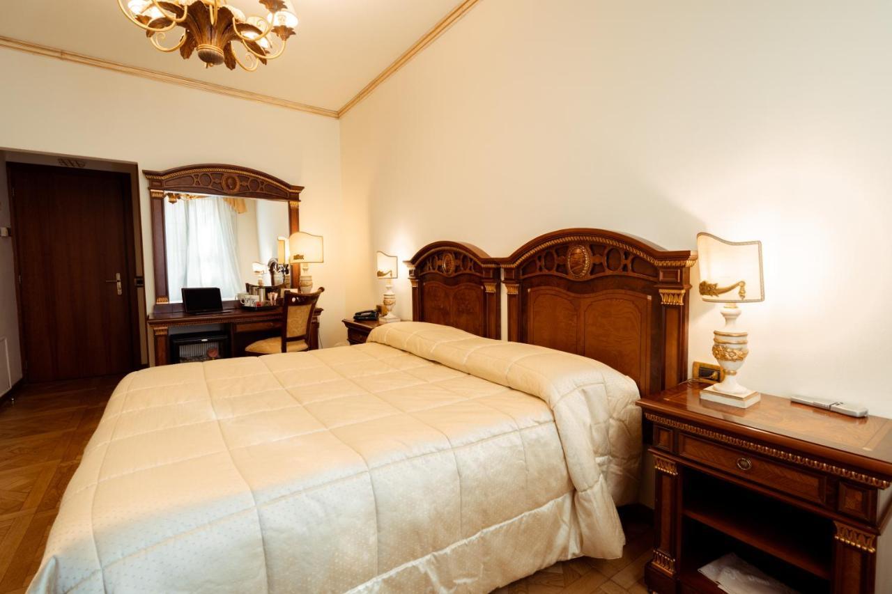 Hotel Palazzo Alexander Lucca Bagian luar foto