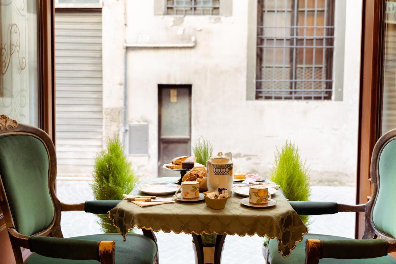Hotel Palazzo Alexander Lucca Bagian luar foto