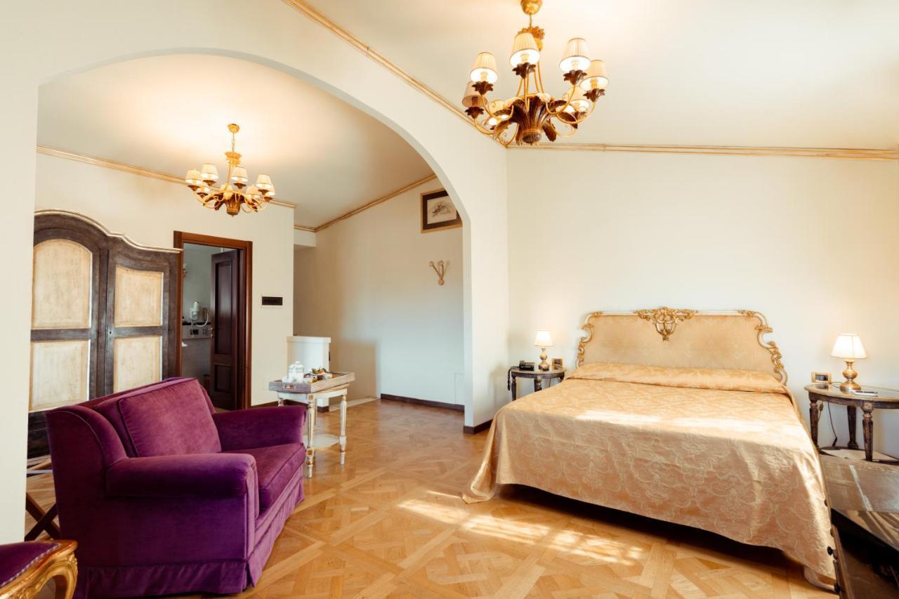 Hotel Palazzo Alexander Lucca Bagian luar foto