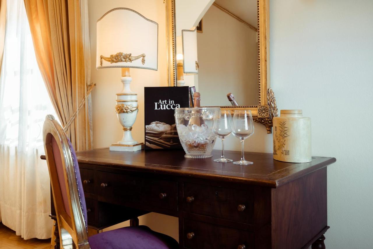 Hotel Palazzo Alexander Lucca Bagian luar foto