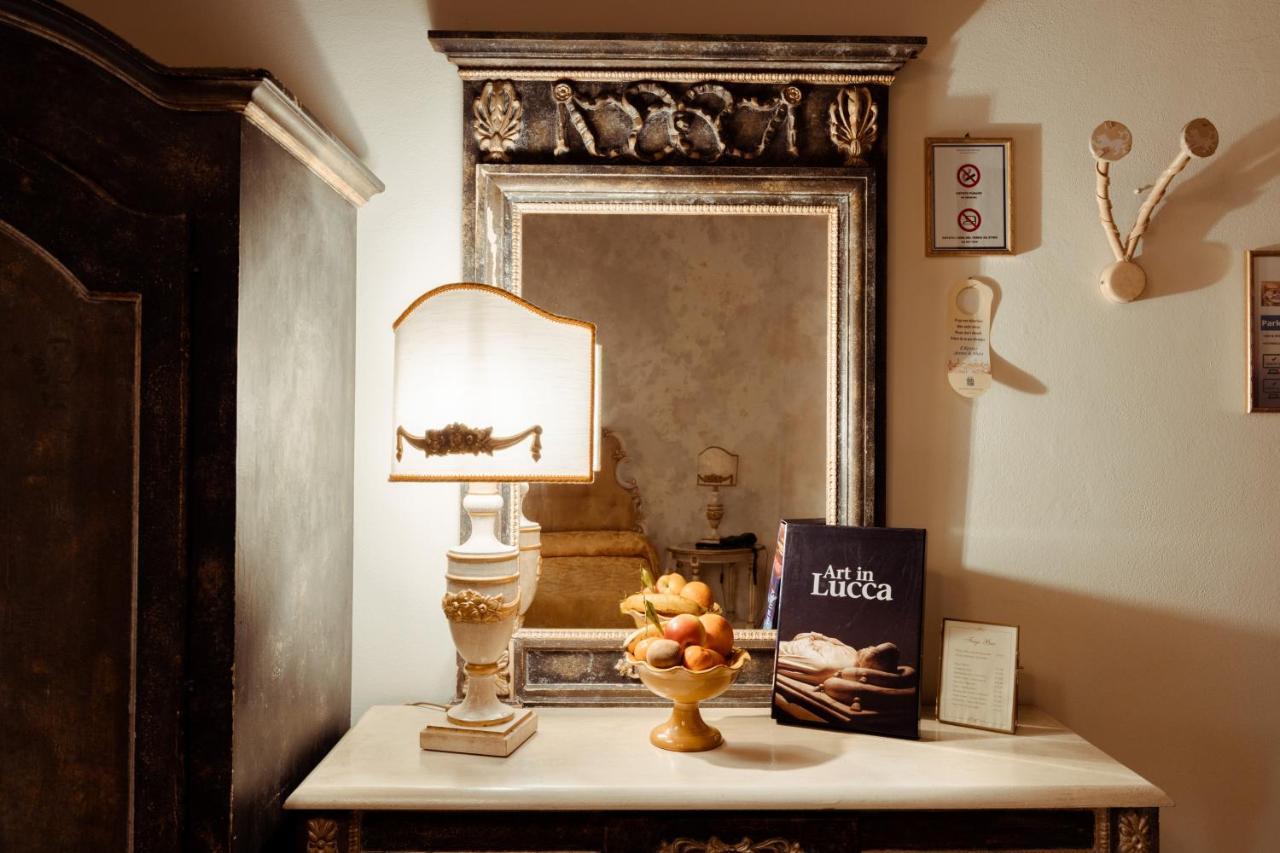 Hotel Palazzo Alexander Lucca Bagian luar foto