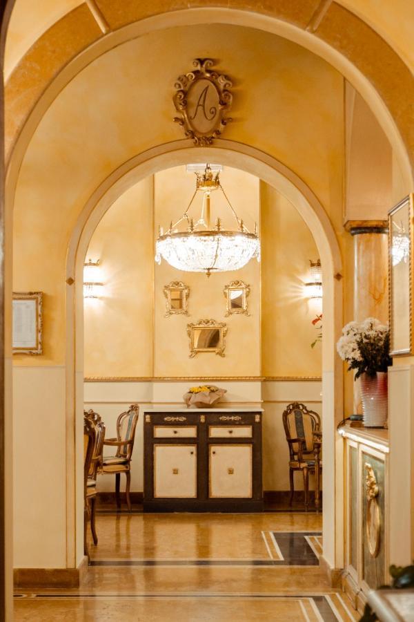 Hotel Palazzo Alexander Lucca Bagian luar foto