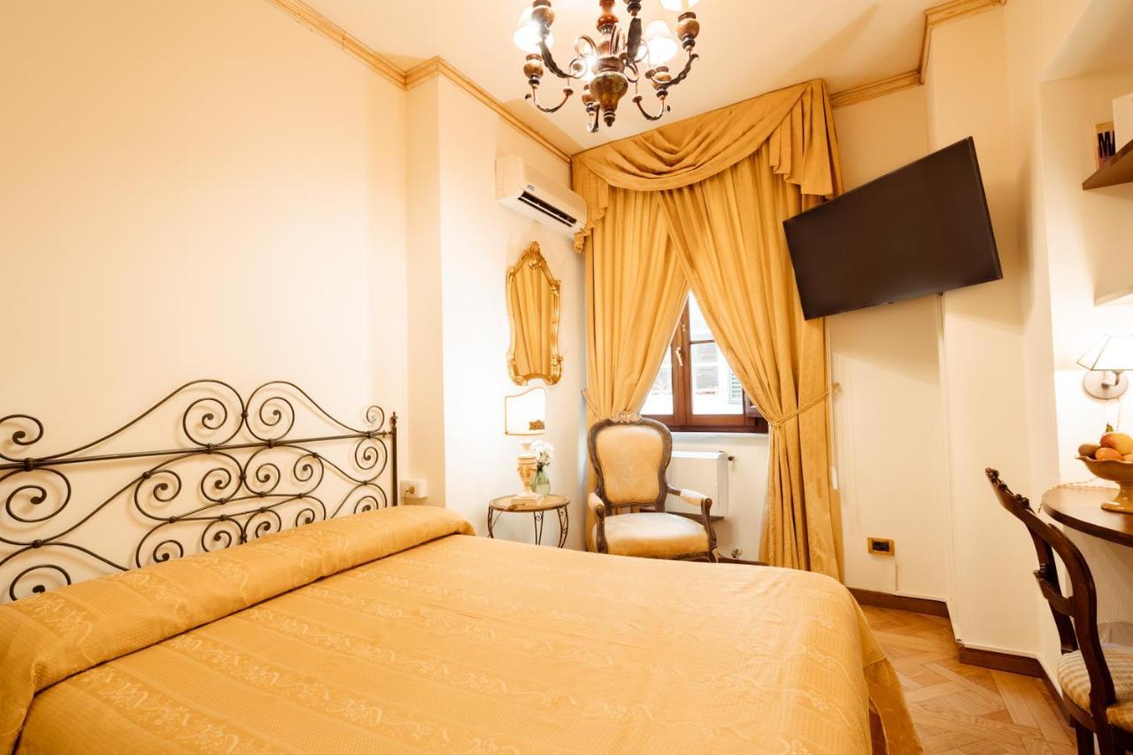 Hotel Palazzo Alexander Lucca Bagian luar foto