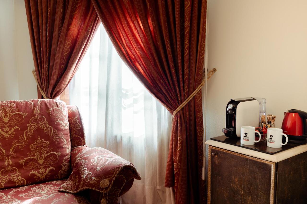 Hotel Palazzo Alexander Lucca Bagian luar foto