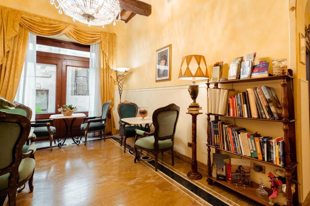 Hotel Palazzo Alexander Lucca Bagian luar foto
