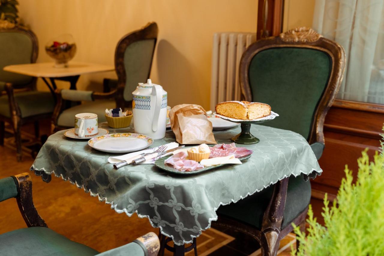 Hotel Palazzo Alexander Lucca Bagian luar foto