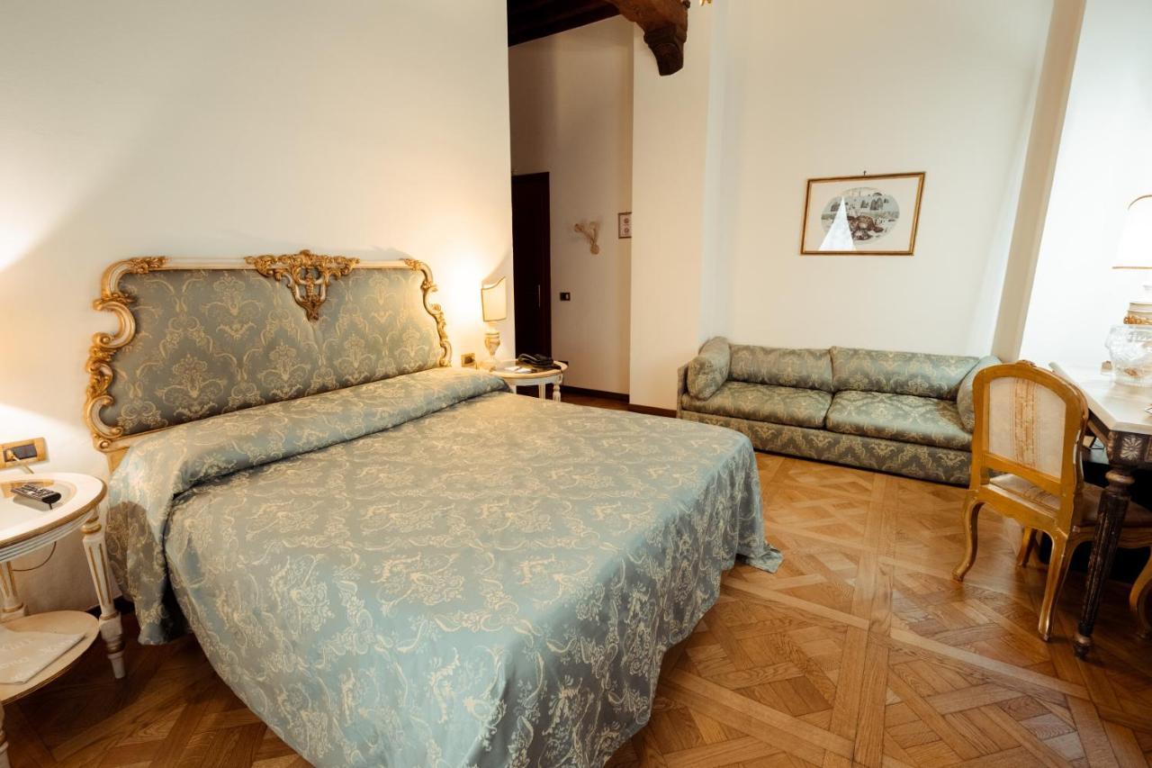 Hotel Palazzo Alexander Lucca Bagian luar foto
