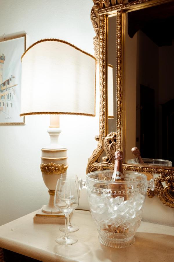 Hotel Palazzo Alexander Lucca Bagian luar foto