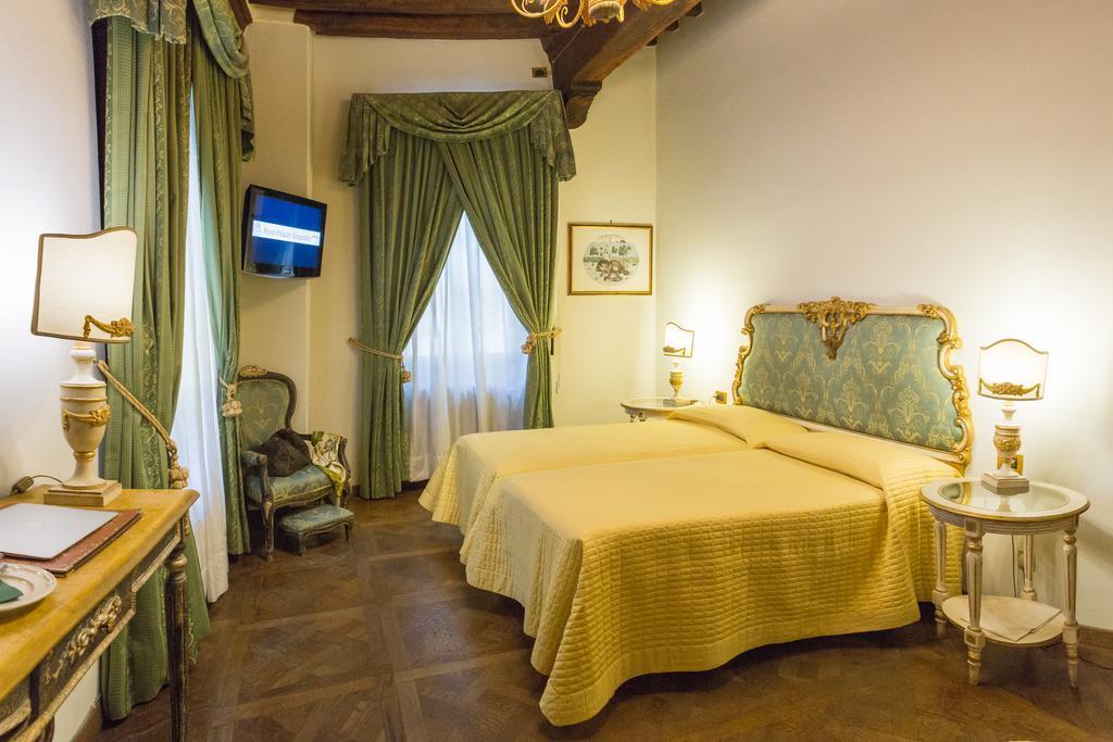 Hotel Palazzo Alexander Lucca Bagian luar foto